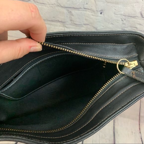 🎉Moving Sale! Coach vintage leather shoulder bag - Picture 4 of 8